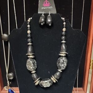 Paparazzi Necklace - In Good Glazes - Black